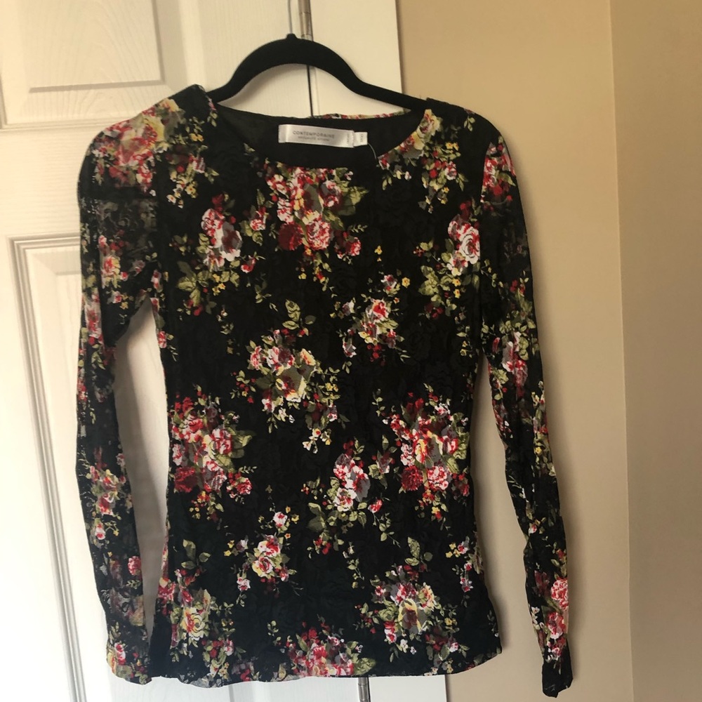 *NEW WITH TAGS* Simons Black Lace Top w/Embroidery